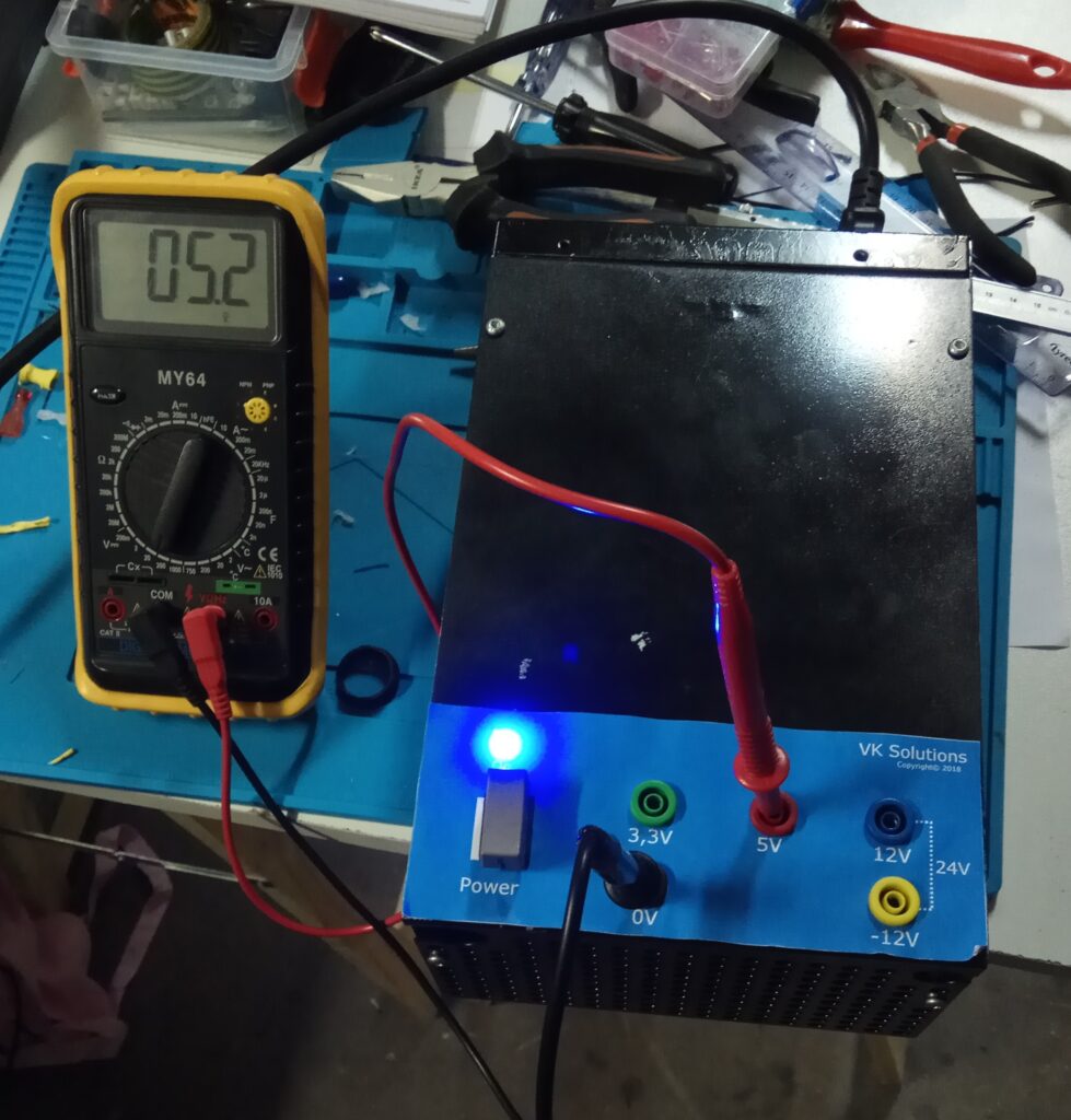 Test du 5V de l'alimentation DIY avec le multimètre